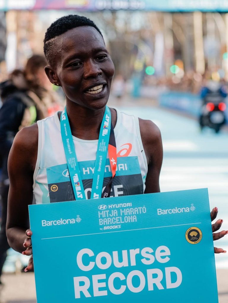 Loice Chemnung holding the course record banner after winning the 2026 Barcelona Half Marathon.